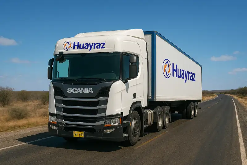 Tracto Scania de Huayraz circulando por carretera